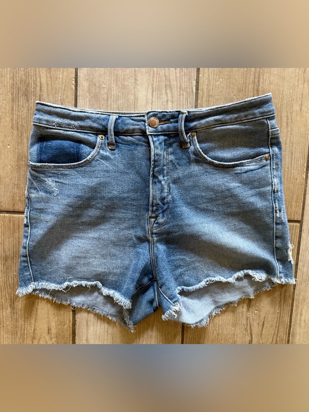 Good American Frayed Hem Denim Shorts - Blue Wash